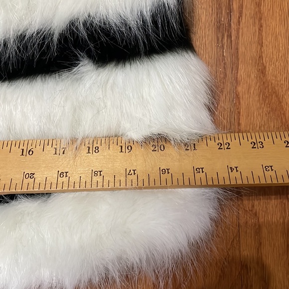 Woman’s Faux Fur Coat with hook loop wire closures that blend in Large Wenxi - Picture 10 of 14